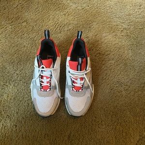 Dior sneaker peach color sliver reflection nice shoe.